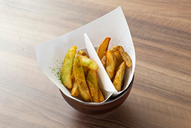 お茶フレーバーのフライドポテト2種盛り(抹茶・ほうじ茶)