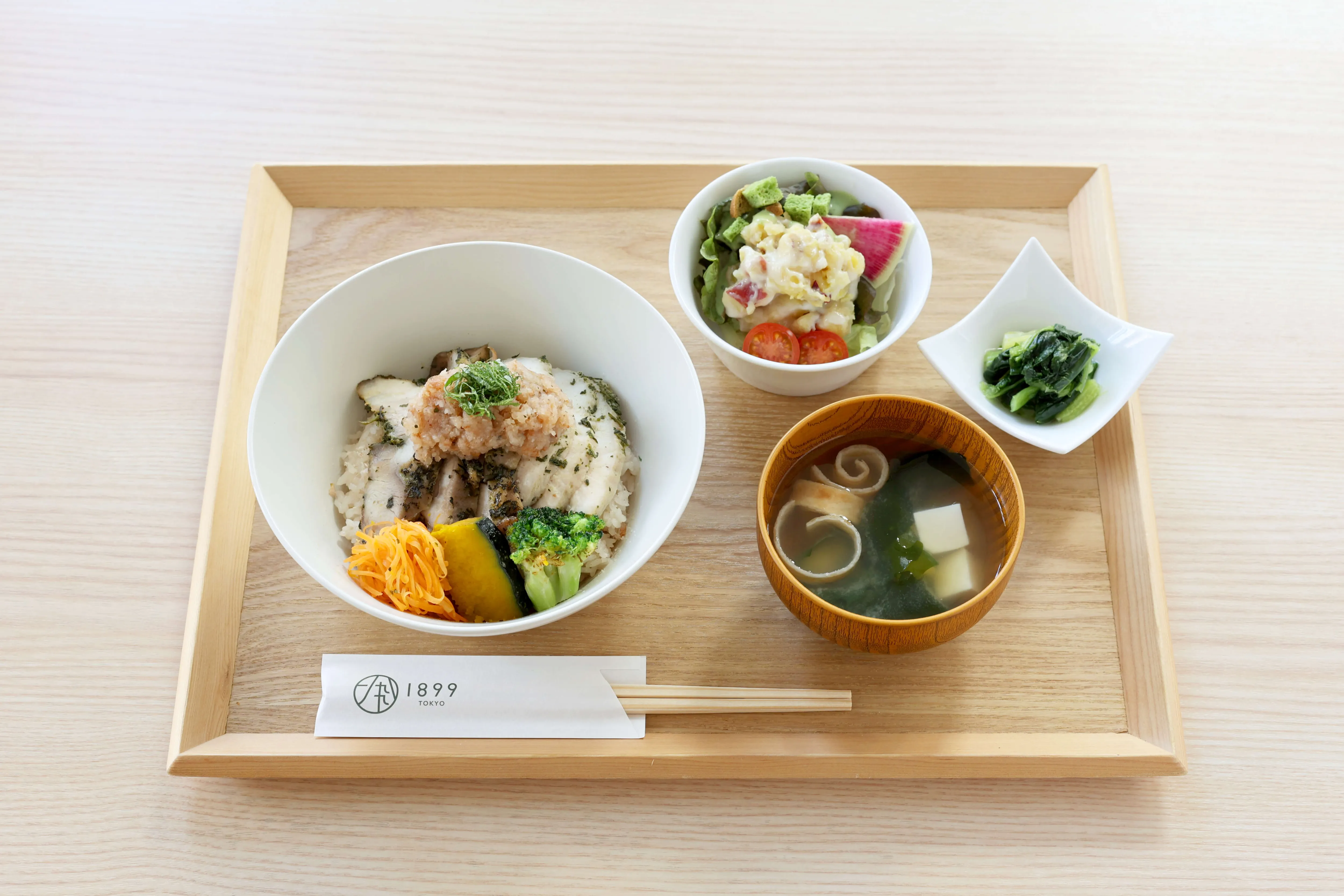 煎茶ローストチキン丼