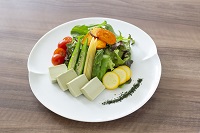 お茶豆富サラダ